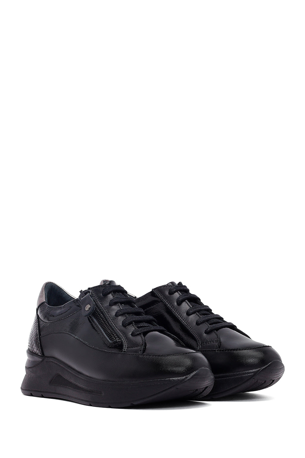Kadın Siyah Bağcıklı Kalın Tabanlı Deri Sneaker
