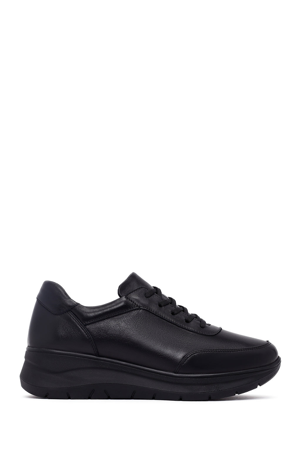Kadın Siyah Bağcıklı Kalın Tabanlı Deri Sneaker