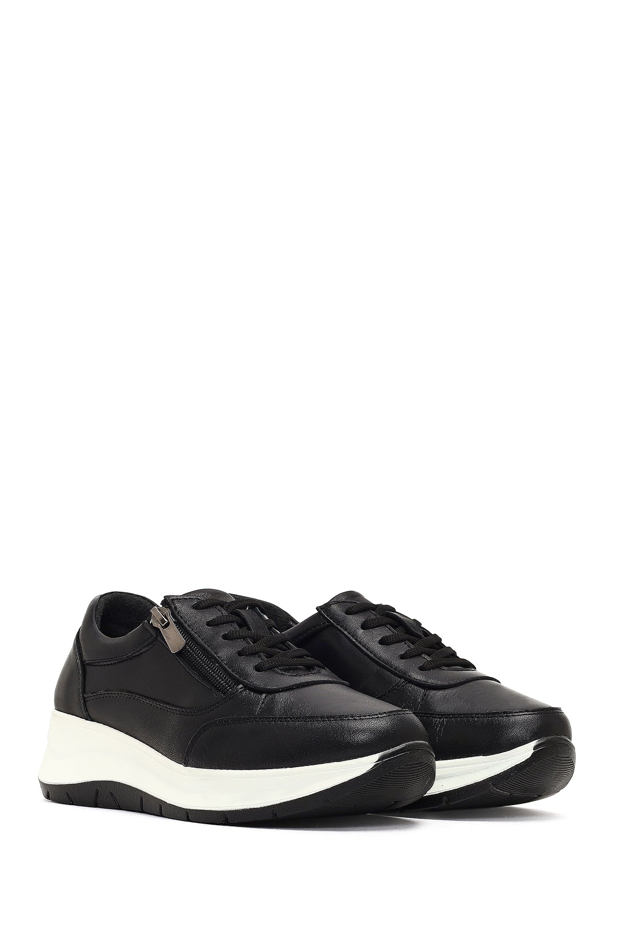 Kadın Siyah Bağcıklı Kalın Tabanlı Deri Sneaker