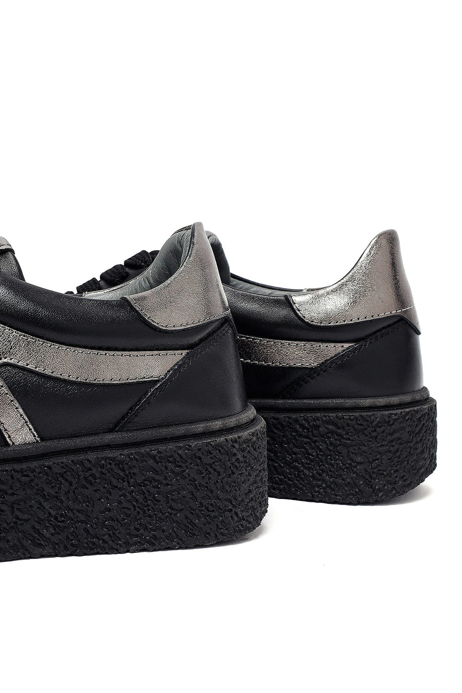 Kadın Siyah Bağcıklı Kalın Tabanlı Deri Sneaker