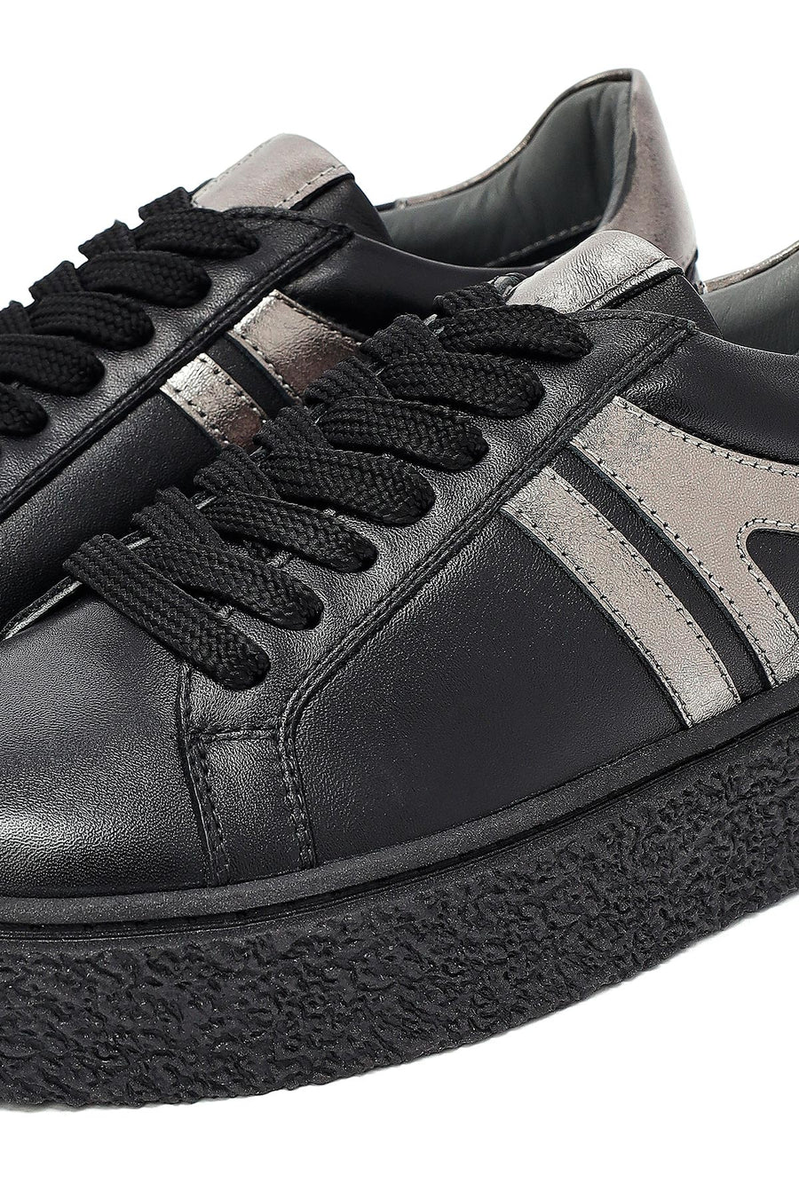 Kadın Siyah Bağcıklı Kalın Tabanlı Deri Sneaker