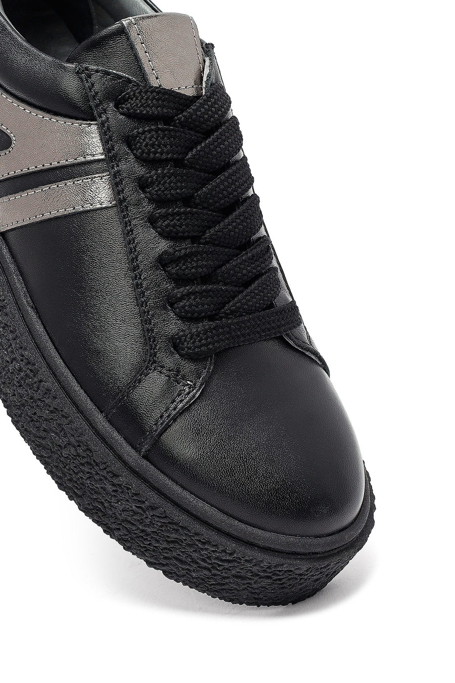 Kadın Siyah Bağcıklı Kalın Tabanlı Deri Sneaker
