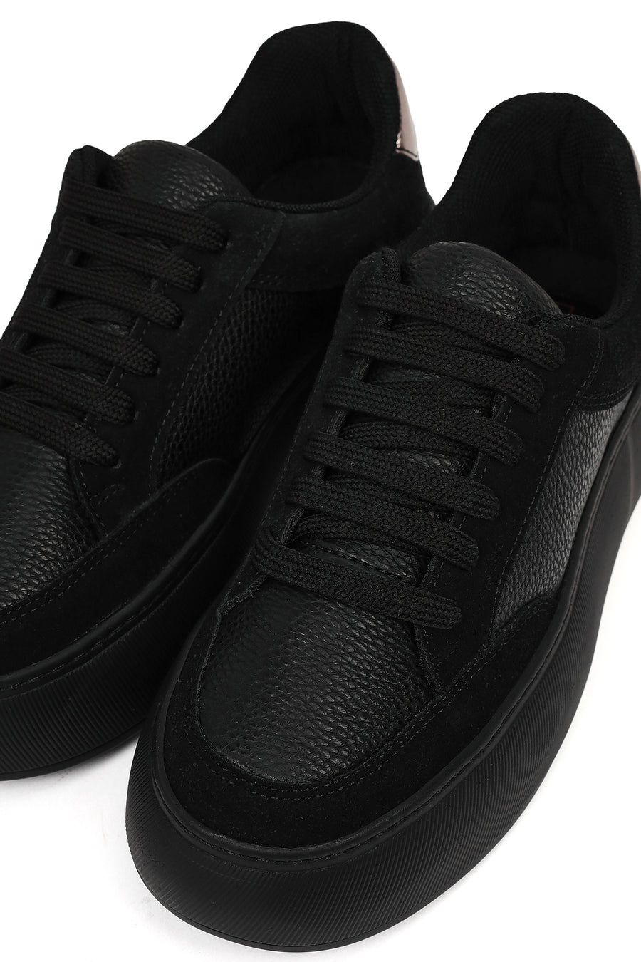 Kadın Siyah Bağcıklı Kalın Tabanlı Sneaker