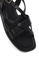 Kadın Siyah Tokalı Deri Sandalet | Derimod