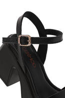 Kadın Siyah Bilekten Tokalı Kalın Topuklu Platformlu Deri Sandalet | Derimod
