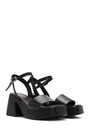 Kadın Siyah Bilekten Tokalı Kalın Topuklu Platformlu Deri Sandalet | Derimod