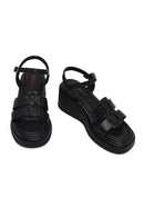 Kadın Siyah Bilekten Tokalı Dolgu Topuklu Deri Sandalet | Derimod