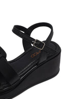 Kadın Siyah Bilekten Tokalı Dolgu Topuklu Deri Sandalet | Derimod