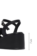 Kadın Siyah Bilekten Tokalı Dolgu Topuklu Deri Sandalet | Derimod