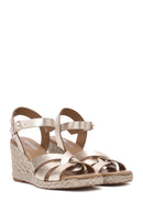 Kadın Altın Bilekten Tokalı Dolgu Topuklu Metalik Deri Espadril Sandalet | Derimod