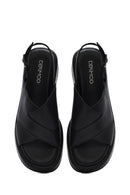 Kadın Siyah Bilekten Tokalı Kalın Tabanlı Deri Sandalet | Derimod