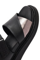 Kadın Siyah Bantlı Kalın Tabanlı Deri Sandalet | Derimod