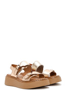 Kadın Bronz Tokalı Kalın Tabanlı Metalik Deri Comfort Sandalet | Derimod