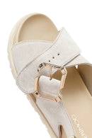 Kadın Bej Tokalı Süet Deri Sandalet | Derimod