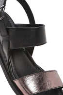 Kadın Siyah Bilekten Tokalı Deri Sandalet | Derimod