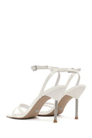 Kadın Beyaz Bilekten Tokalı Taşlı İnce Topuklu Rugan Sandalet | Derimod