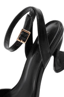 Kadın Siyah Bilekten Tokalı Kalın Topuklu Sandalet | Derimod