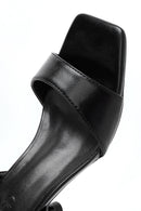 Kadın Siyah Bilekten Tokalı Kalın Topuklu Sandalet | Derimod