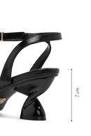 Kadın Siyah Bilekten Tokalı Kalın Topuklu Sandalet | Derimod