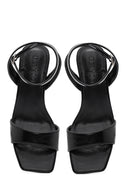 Kadın Siyah Bilekten Tokalı Kalın Topuklu Sandalet | Derimod