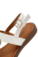 Kadın Beyaz Aksesuar Detaylı Sandalet | Derimod
