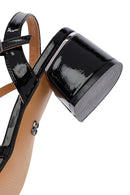 Kadın Siyah Bilekten Tokalı Kalın Rugan Topuklu Sandalet | Derimod