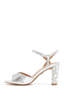 Kadın Gümüş Bilekten Tokalı Metalik Kalın Topuklu Sandalet | Derimod