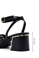 Kadın Siyah Bilekten Tokalı Kısa Kalın Topuklu Sandalet | Derimod