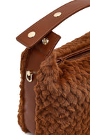 Kadın Kahverengi Uzun Askılı Charmlı Peluş Omuz Çantası | Derimod