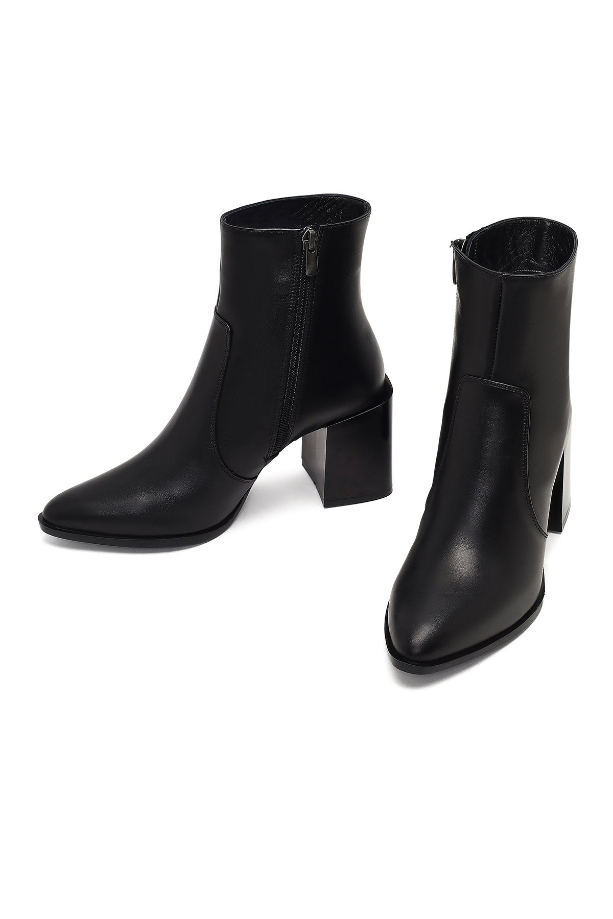 Kadın Siyah Fermuarlı Kalın Topuklu Deri Bot