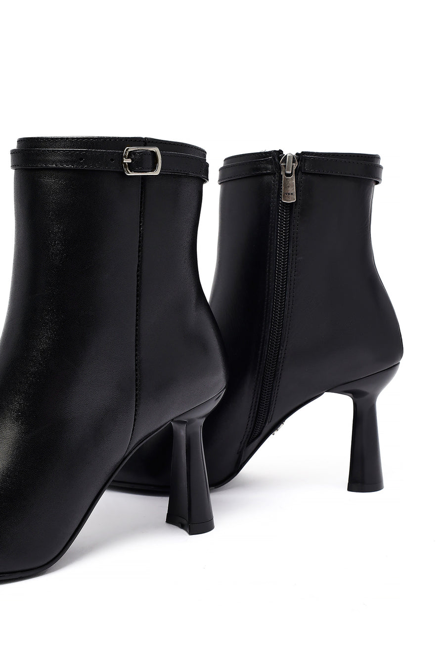 Women's Black Zippered Thin Heeled Leather Boot