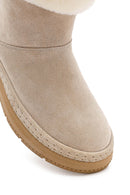 Kadın Bej Kalın Tabanlı Kürk Detaylı Süet Deri Bot | Derimod