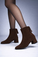 Kadın Kahverengi Fermuarlı Kısa Kalın Topuklu Süet Deri Bot | Derimod