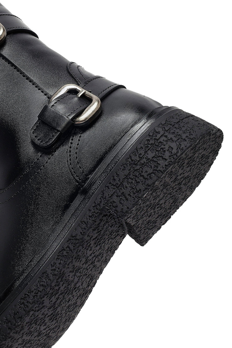 Woman Black Zippered Leather Boat