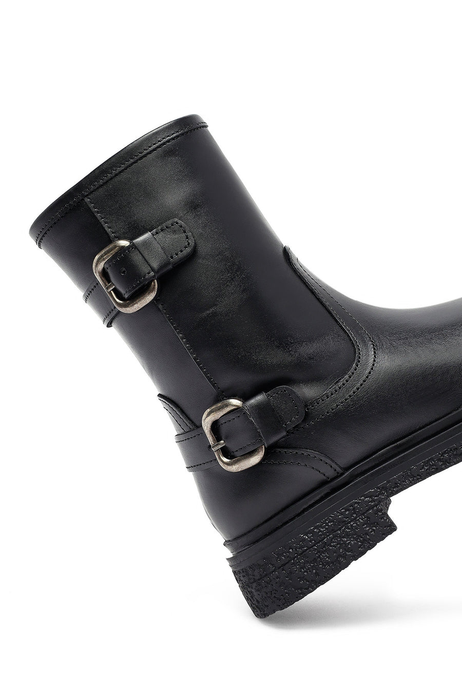 Woman Black Zippered Leather Boat