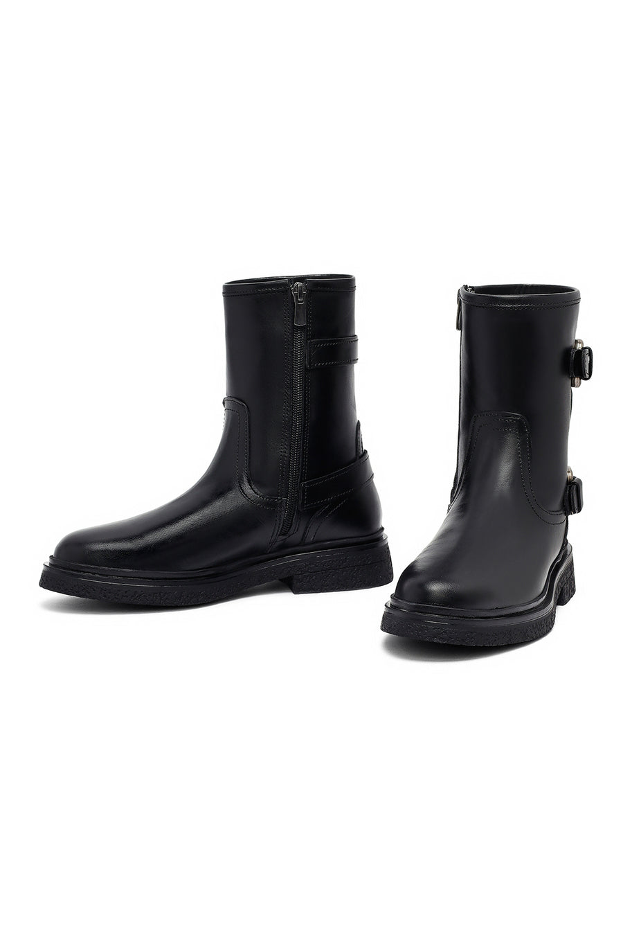 Woman Black Zippered Leather Boat