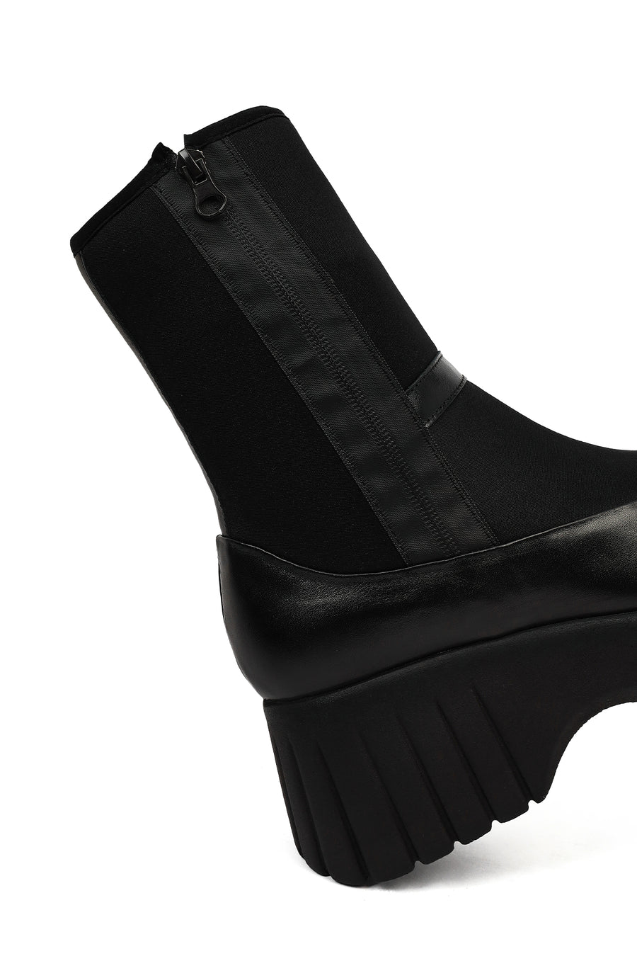 Women's Black Zippered Thick-Sole Leather Boots
