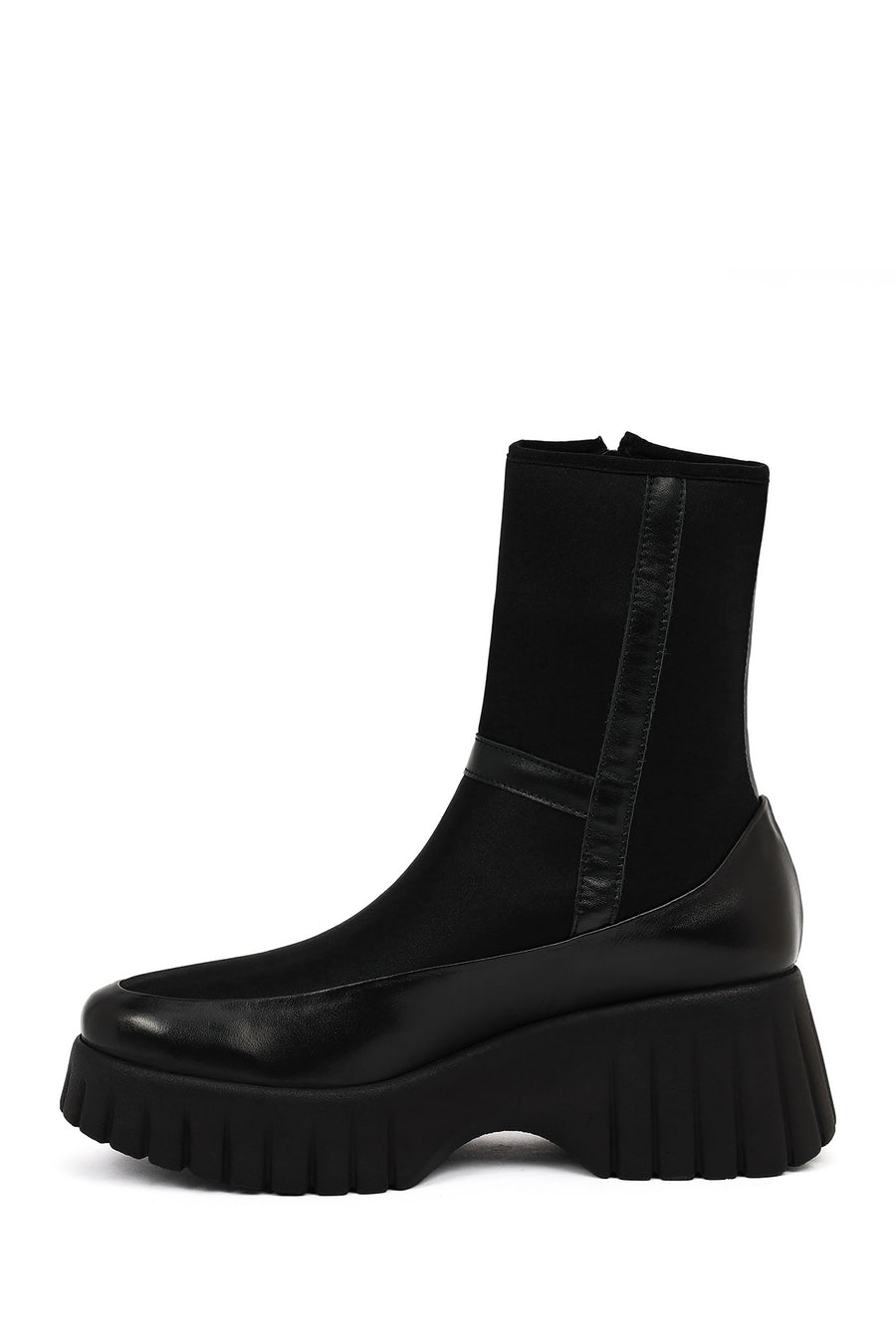 Women's Black Zippered Thick-Sole Leather Boots