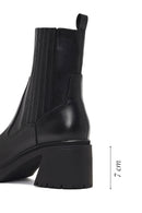 Kadın Siyah Fermuarlı Kalın Topuklu Deri Bot | Derimod