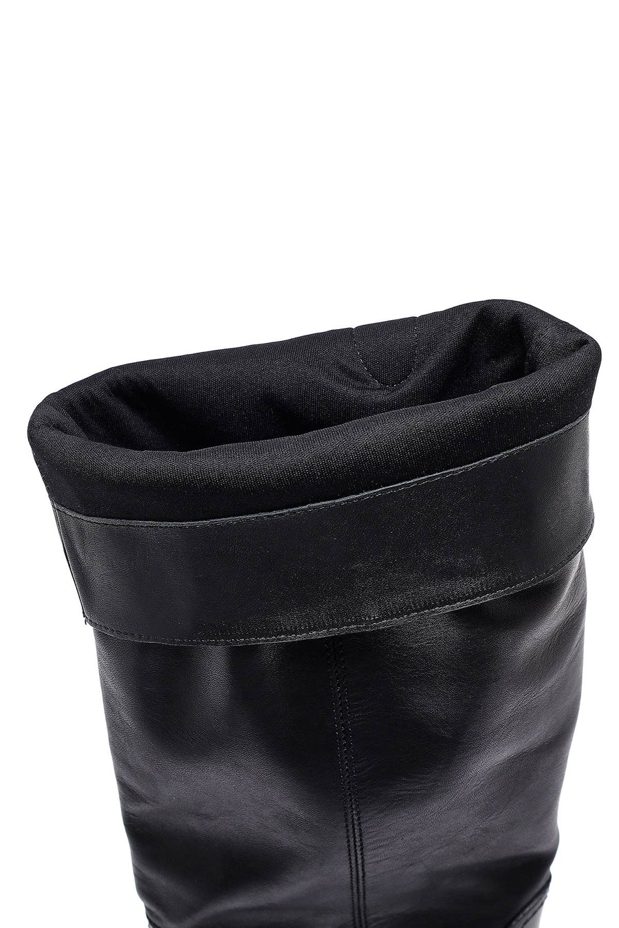 Woman Black Zippered Chunky Heels Leather Boot