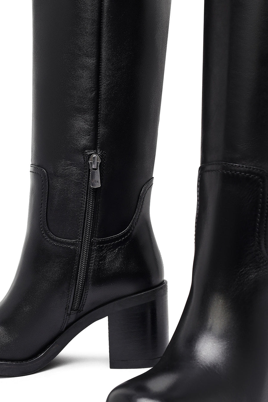 Woman Black Zippered Chunky Heels Leather Boot