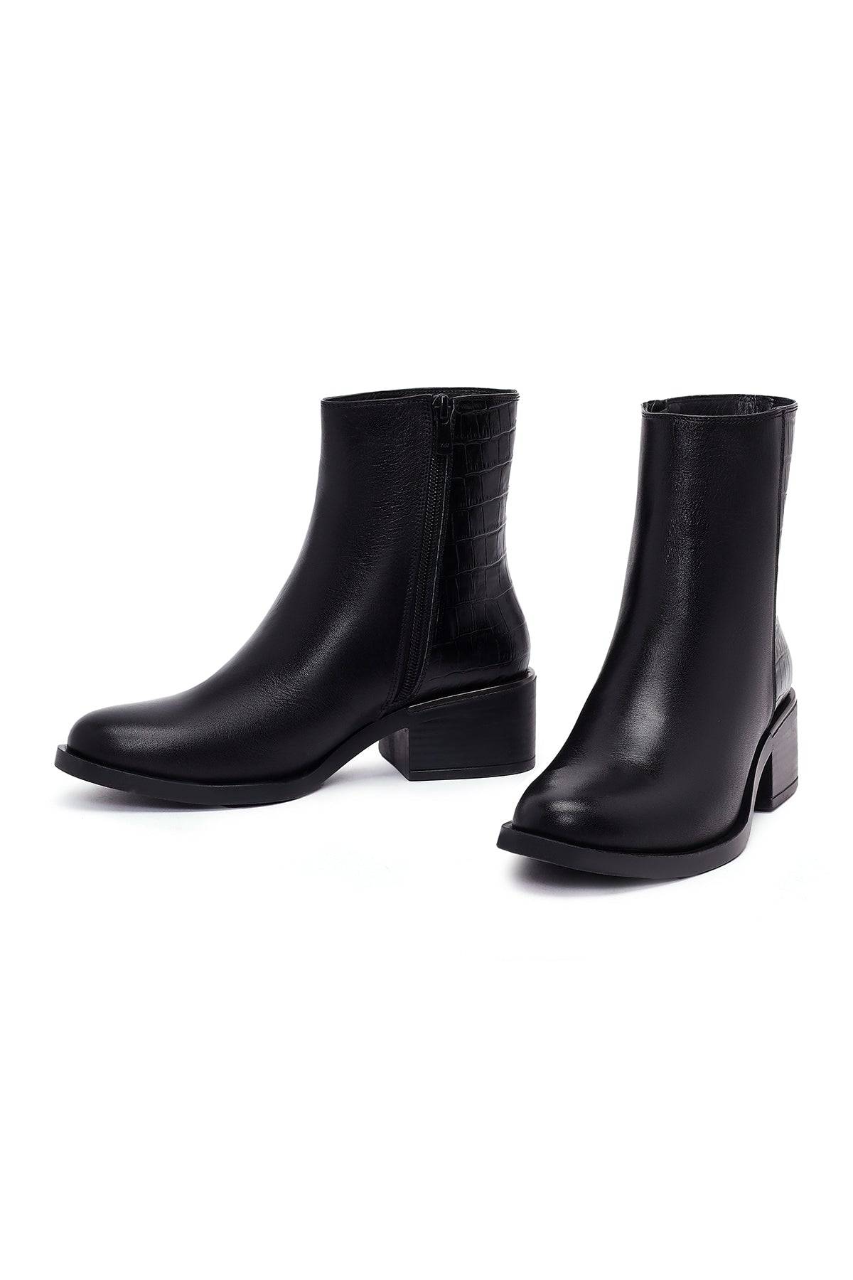 Kadın Siyah Fermuarlı Kısa Kalın Topuklu Deri Bot