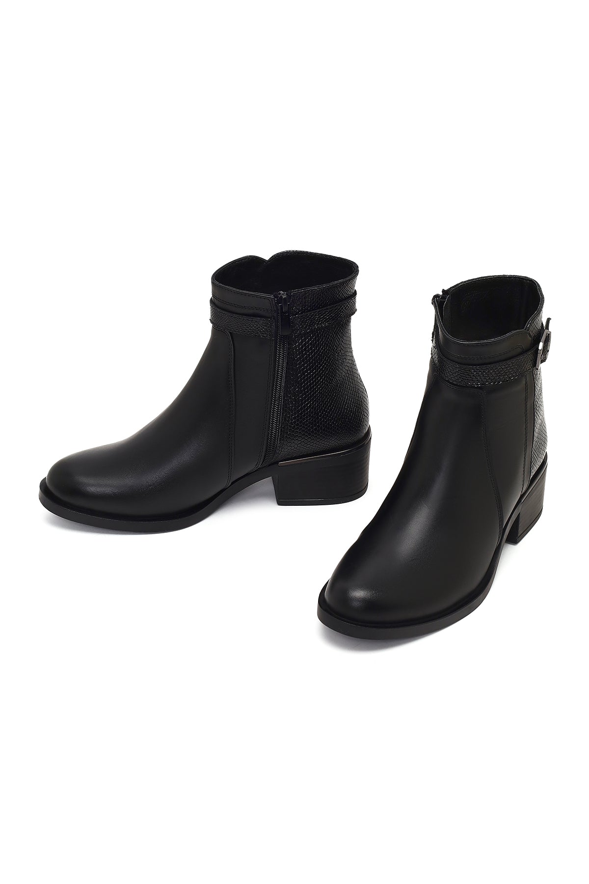 Kadın Siyah Fermuarlı Deri Bot