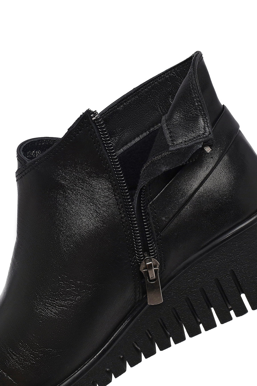 Woman Black Zippered Leather Comfort Boots