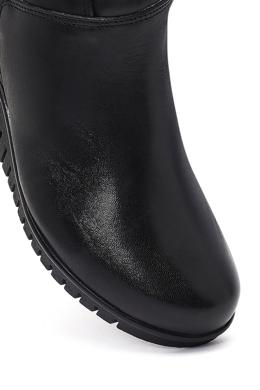 Woman Black Zippered Leather Comfort Boots