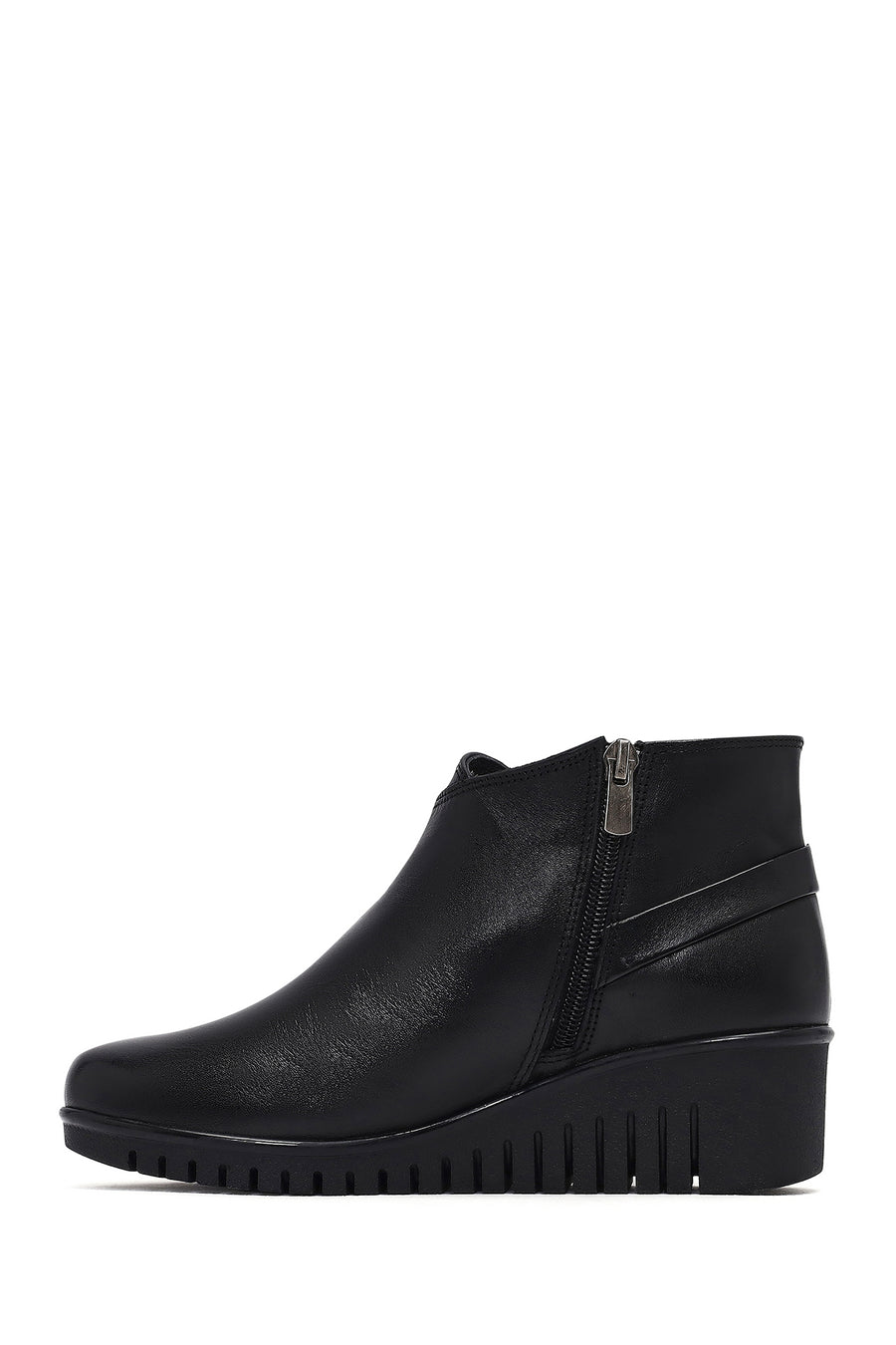 Woman Black Zippered Leather Comfort Boots