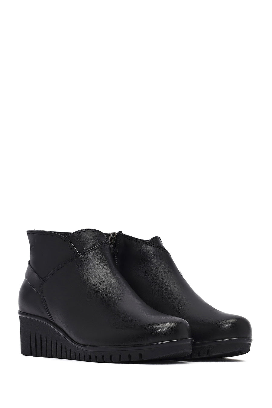 Woman Black Zippered Leather Comfort Boots