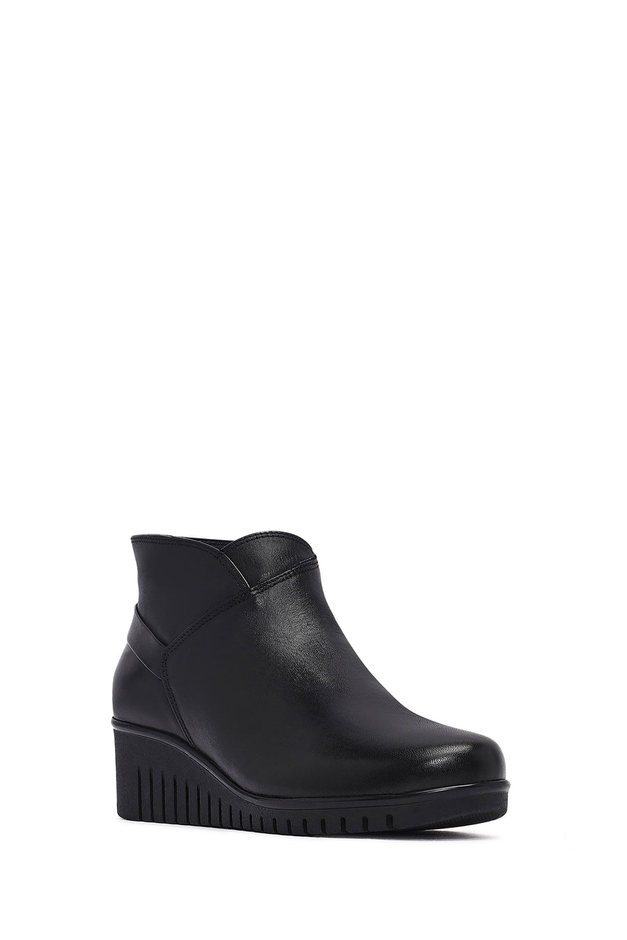 Woman Black Zippered Leather Comfort Boots