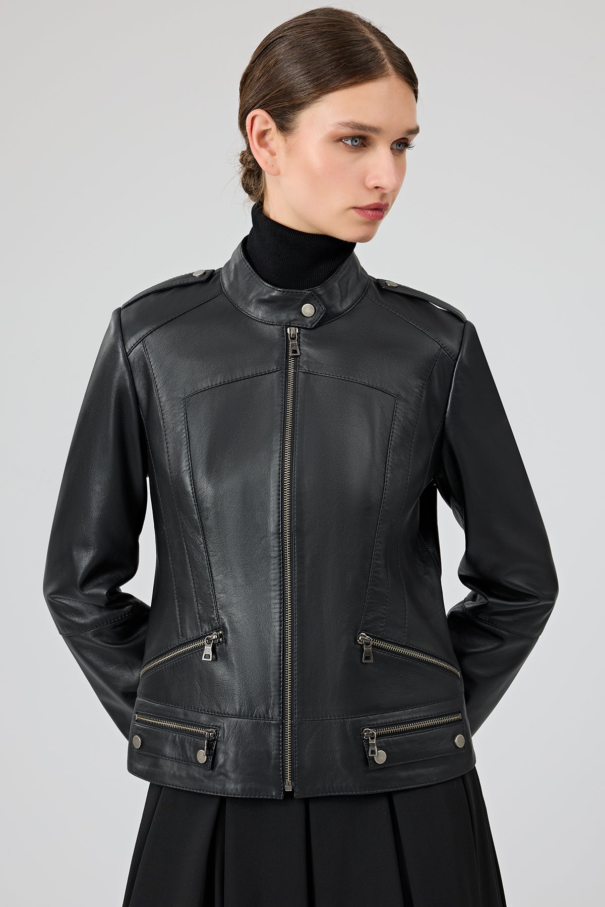 Nora Kadın Siyah Hakim Yaka Kısa Deri Ceket