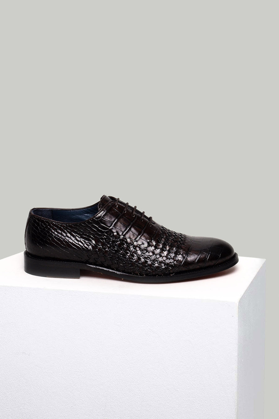 Classic Men's Shoes with Crocodile Pattern